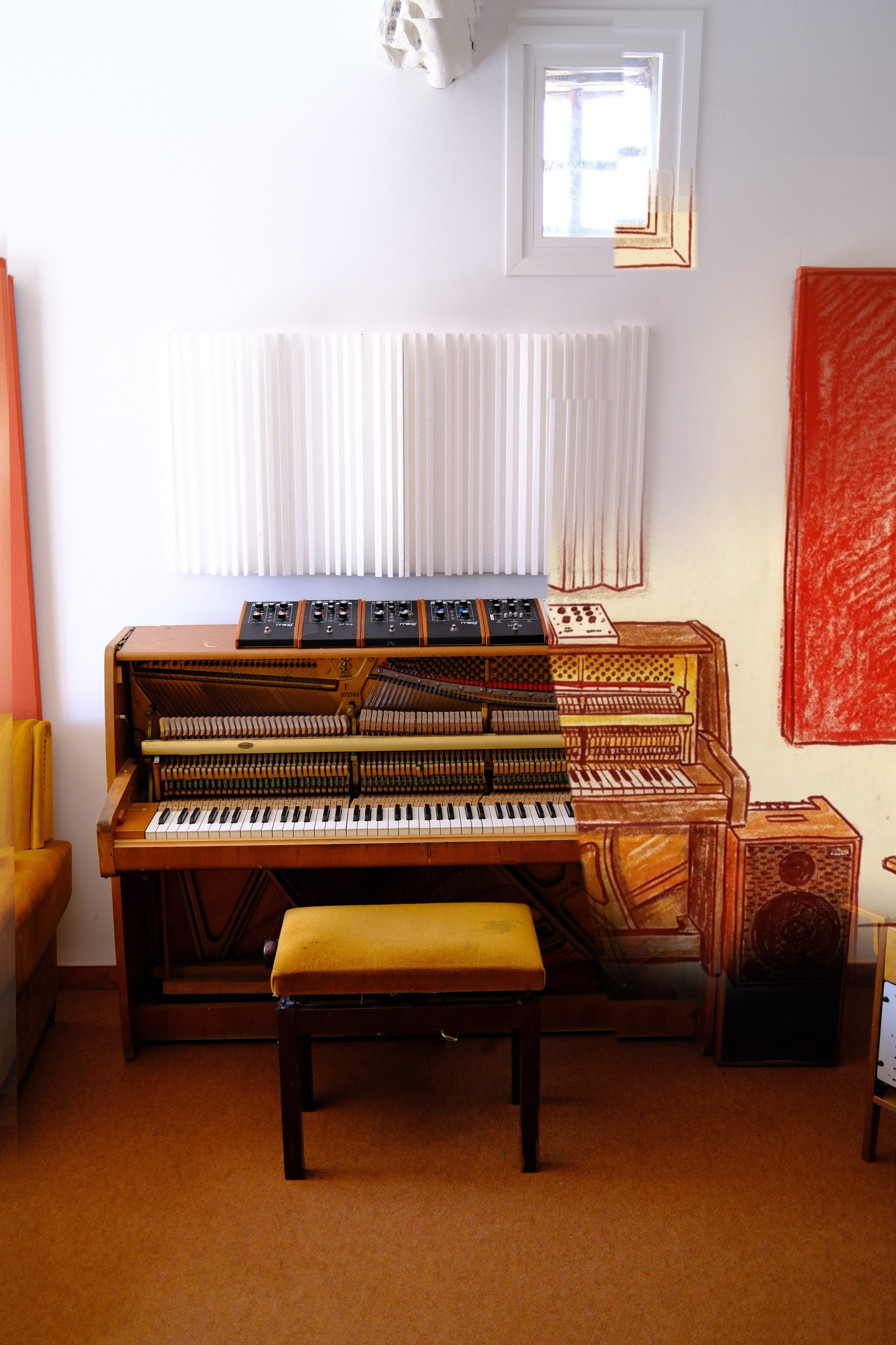 Upright piano